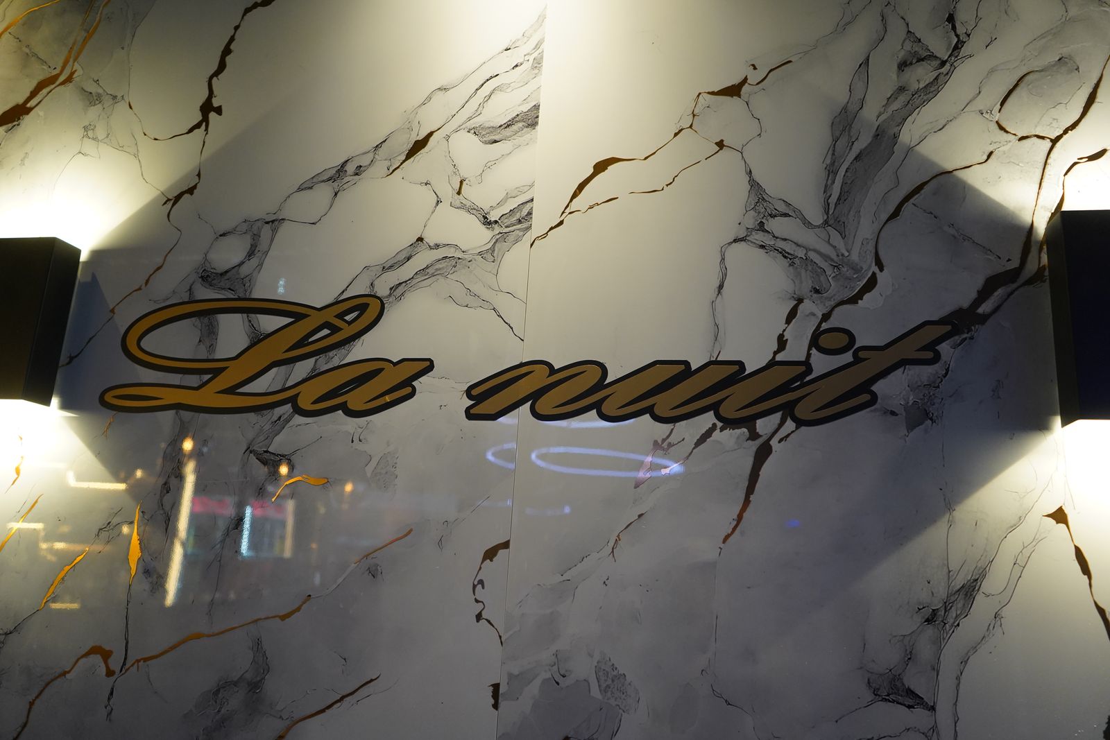 La Nuit – Marmorwand
